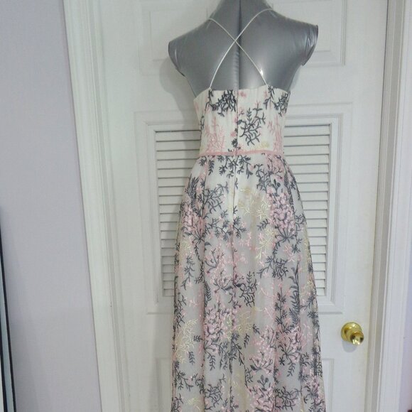 By & By Pink and Gray‎ Floral Embroidery Lovely Dress Juniors' Size 5 - Picture 3 of 10